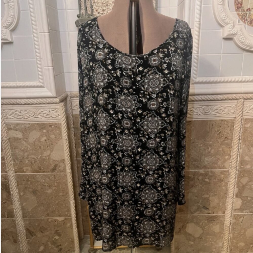 R n B. Size 2X Rayon Stretch Pullover Dress. Scoop Neck. X back. Lined. B125